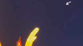 中国空间站与巨型龙灯同框