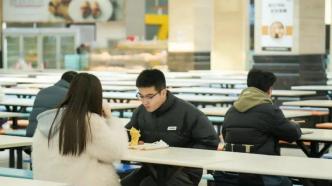 光明日报：开放的大学食堂，溢出的不止饭香