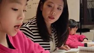 “暂时不去学校了”，奥运冠军杨威双胞胎女儿在家上学引热议
