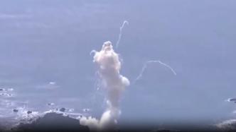 日本私企发射一枚小型固体燃料火箭，现场冒出火光和浓烟