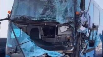 泰国一辆载有中国游客大巴发生事故，30人受伤