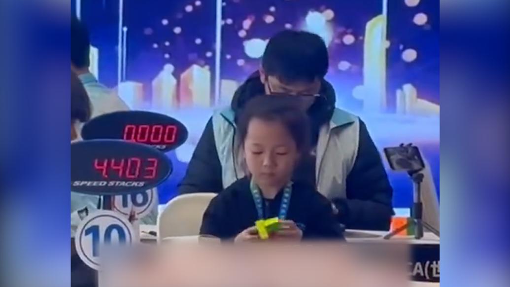 江苏7岁女孩再破魔方世界纪录