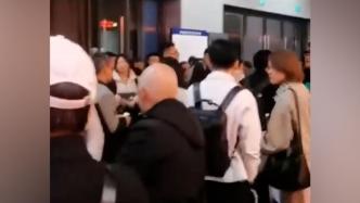 信阳火车站致歉“失误致多名旅客滞留”：值班站长撤职