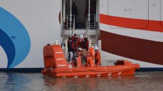 “爱达·魔都号”上1名旅客突发疾病，救助船火速驰援