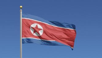 朝鲜最高领导人金正恩指导超大型火箭炮射击训练