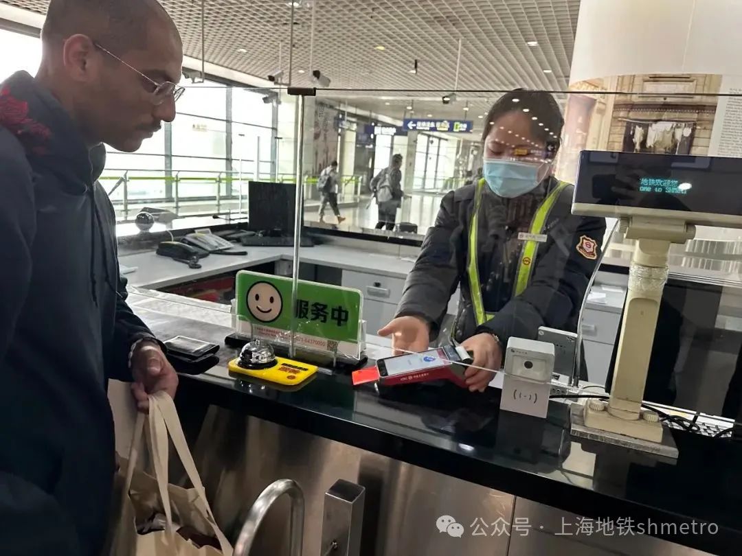 方便外国乘客,上海两机场地铁站,磁浮线车站增设外卡地铁票售票点