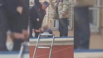 91岁阿尔兹海默症老人未穿衣裤跌落窗台，民警消防合力救援