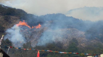 四川雅江火场突起大风致部分点位爆燃，1号火场已无明火