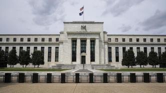 美联储仍暗示年内降息3次，调升美国经济今年增速预期至2.1%