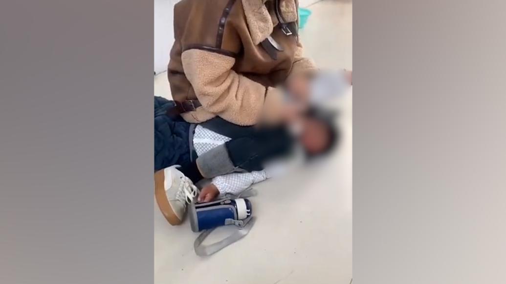 河南虞城通报幼师骑在孩子身上殴打:园长停职,开除涉事人员