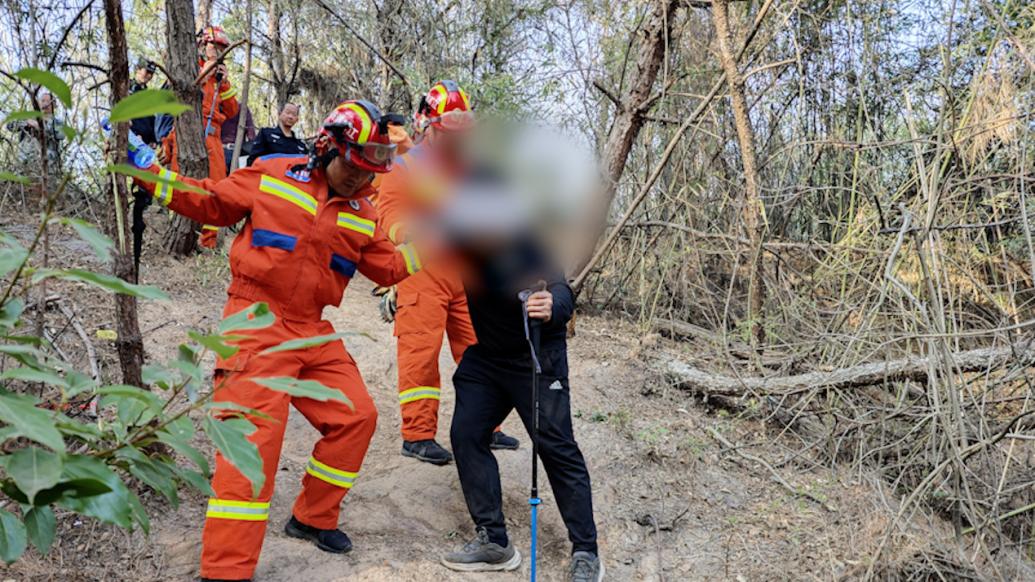 两男子登山中暑被困，获救称再也不爬野道了