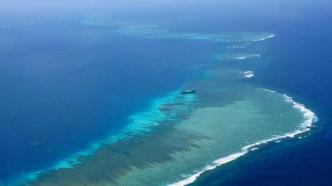 中国海警依法对非法闯入我南沙群岛仁爱礁邻近海域的菲律宾船只采取管制措施