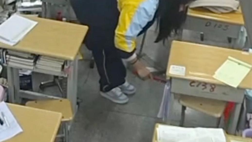 高一女生月考后默默为班级打扫卫生，班主任说要好好表扬_@所有人_澎湃新闻-The Paper