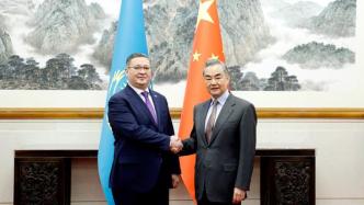 王毅同哈萨克斯坦副总理兼外长努尔特列乌举行首次中哈外长战略对话