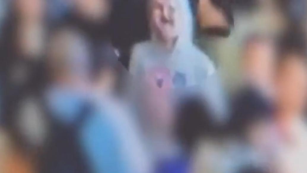 男子为寻开心戴面具对路人进行恐吓,被警方抓获_七环视频_澎湃新闻-The Paper