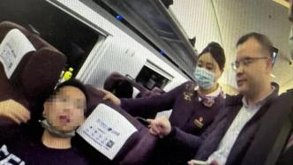高铁乘客突发疾病，上海海军军医出手施救，行程中一直守护患者