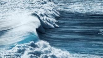 日本气象厅面向宫古岛、冲绳本岛等发布海啸警报，预计浪高3米