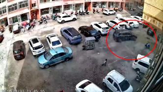 奔驰碾压孩子后驶离，忻州保德警方：一人伤势较重，司机已投案