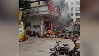 肇庆一歇业烧烤店疑似发生液化气罐泄漏引发闪爆，3名路人受伤
