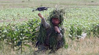 乌克兰无人机接连攻击俄军用机场，美媒披露乌科技部队背后力量