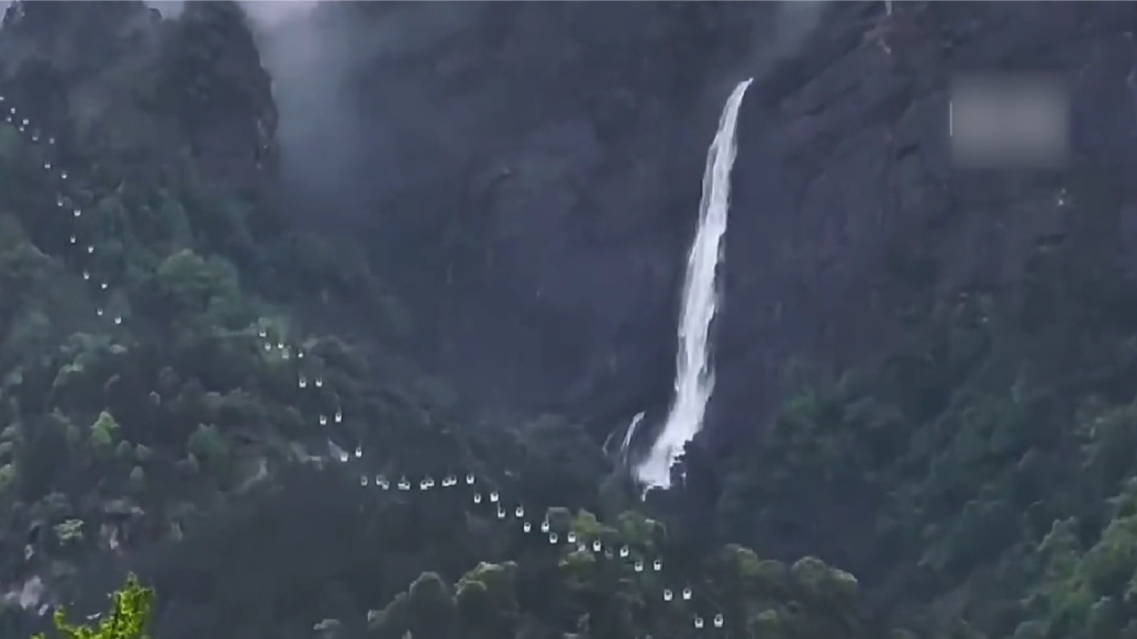 雨中庐山瀑布飞流直下有多壮美