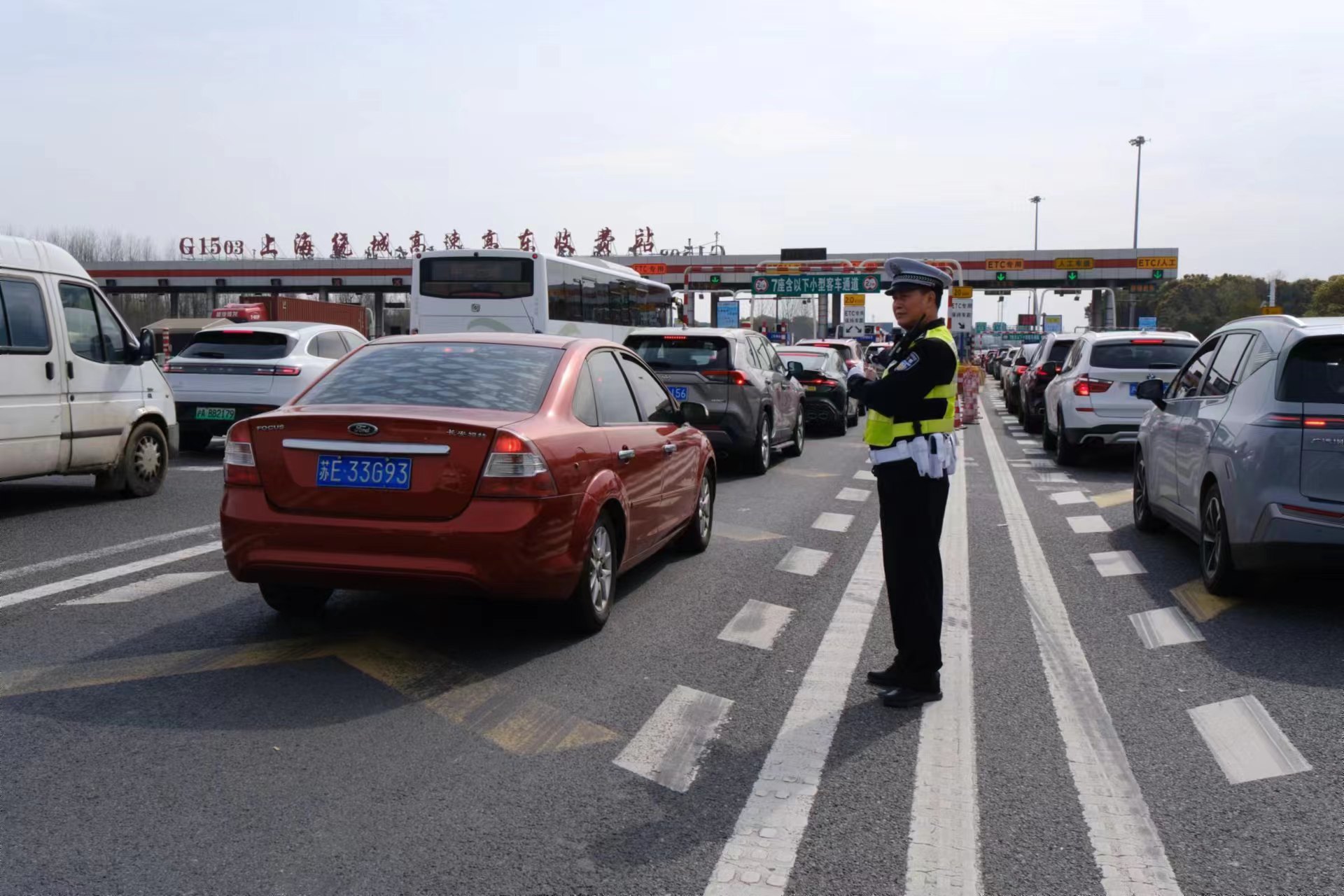 清明假期进出上海车辆同比升三成，未发生长时间、大面积拥堵