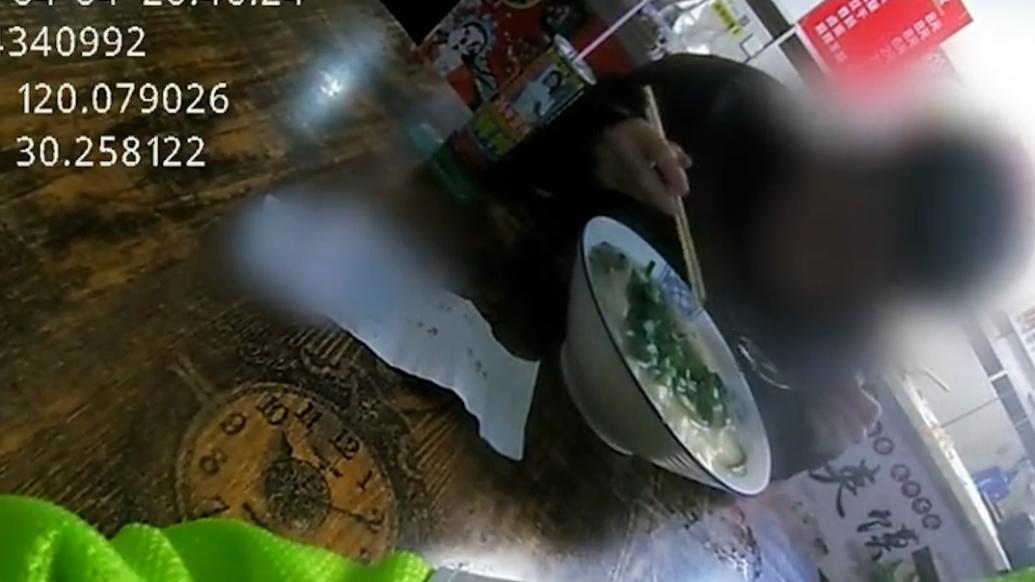 小伙未找到工作兩天沒吃飯,冷雨夜中杭州交警暖心相助