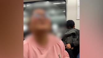 女子称母亲生病在地铁车厢跪地乞讨，有网友晒其多年乞讨视频