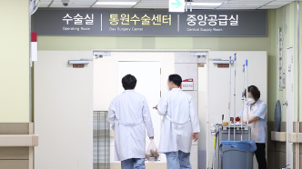 韩国一溺水幼童遭11家医院以人力不足拒收后离世，舆论哗然