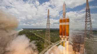 美国发射机密军用卫星，“德尔塔”4重型火箭迎“谢幕之旅”