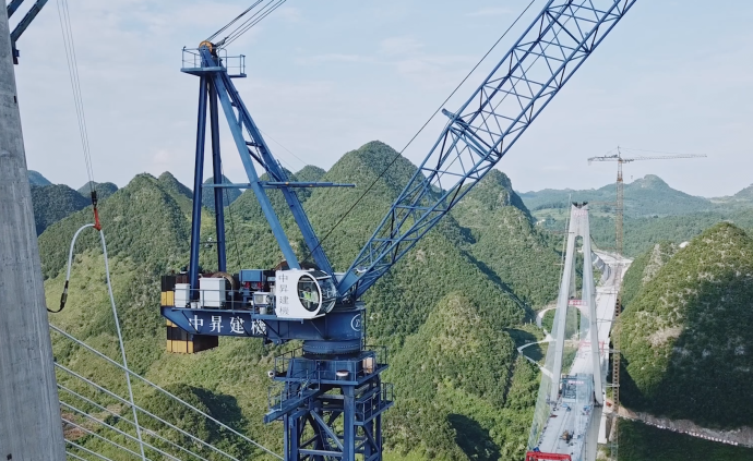 大國大橋｜塔吊司機(jī)：為建世界最高混凝土橋塔自豪