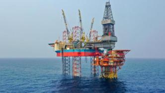 我国海上第一深油气井投产，测试日产原油超700吨