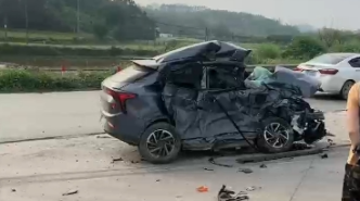 广西鹿寨县发生一起小轿车与县域班车碰撞交通事故，3人死亡