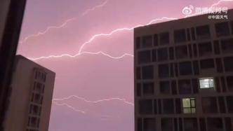 视频丨江西东乡闪电划破天空，6小时豪泼88.1毫米降水