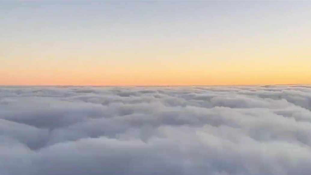 第一视角带你体验穿越云层的瞬间