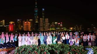 在黄浦江畔世界会客厅，上海戏校举办70周年论坛和庆祝晚会