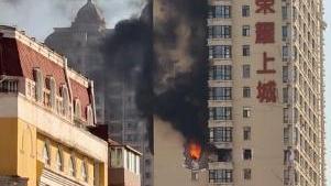 哈尔滨市一临街高层住宅发生燃气爆燃，无人员伤亡