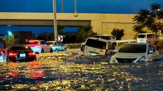 早安·世界｜阿联酋75年来最大降雨已致1死，多地交通受阻