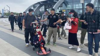 F1中国大奖赛最靓的仔出现！网友：“我也想有个发烧友爸爸”