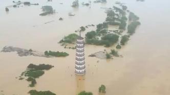 航拍文峰塔孤悬江中，广东北江流域将现接近百年一遇洪水