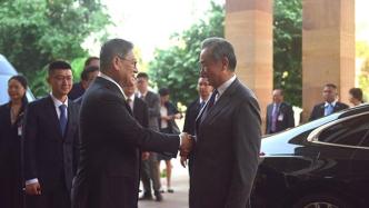 王毅同柬埔寨副首相兼外交大臣宋金达举行会谈