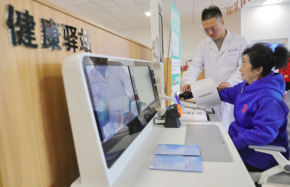 新华社:老年人口近3亿,银发经济如何开启新蓝海?