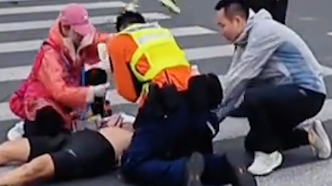 上海半马赛事跑者倒地志愿者急救，医生点赞CPR急救专业“堪称天花板” 