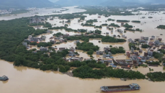 广东清远防汛一线丨英德渔民：水涨很快，有防洪堤安心多了