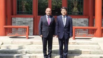 中国政府欧亚事务特别代表李辉会见乌克兰驻华大使里亚比金