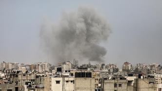 以军轰炸加沙中部努赛赖特难民营两栋民宅，致8人死亡