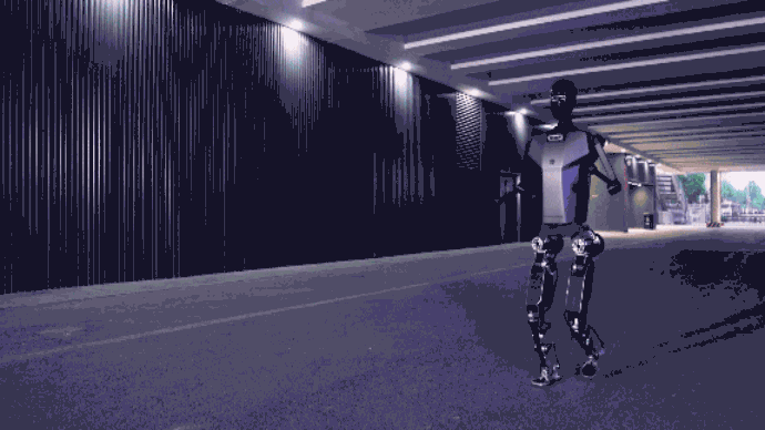 6公里时速，全球首个纯电驱拟人奔跑全尺寸人形机器人“天工”发布