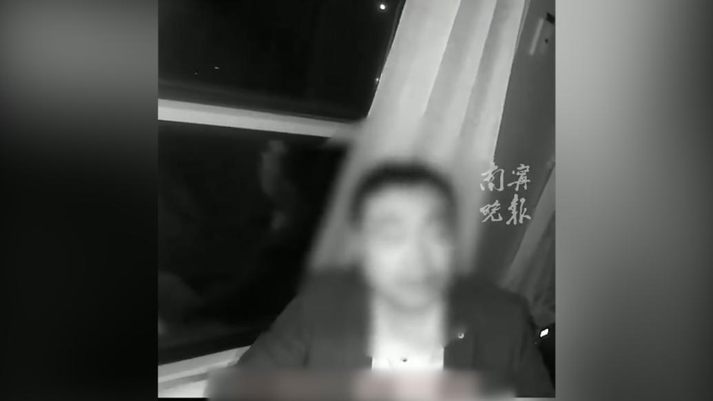 男子持无座票列车上霸座，面对乘警制止直呼“你能怎么着我”