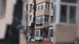哈尔滨倾斜居民楼正被拆除，开裂原因披露