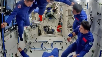 圆圆满满！6名航天员在太空飞出一个圈